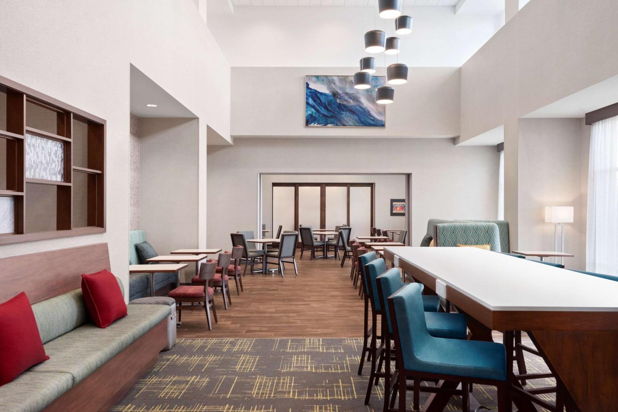 Hampton Inn & Suites Kelowna, British Columbia, Canada Exterior foto